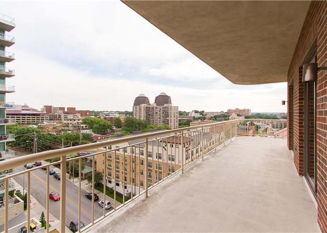 411 W 46th Terrace — photo 11