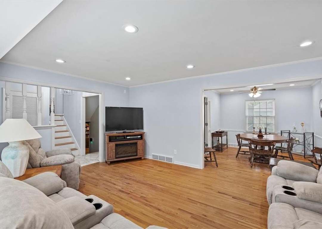 9812 Winslow Place — photo 6