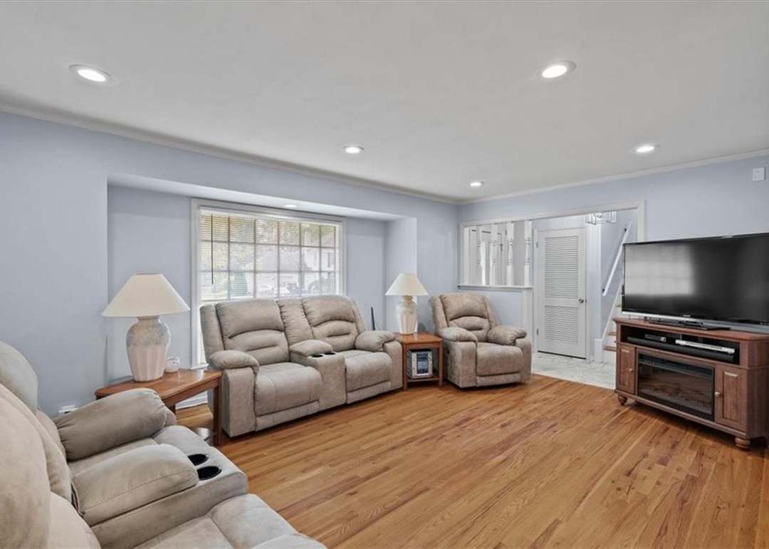 9812 Winslow Place — photo 9