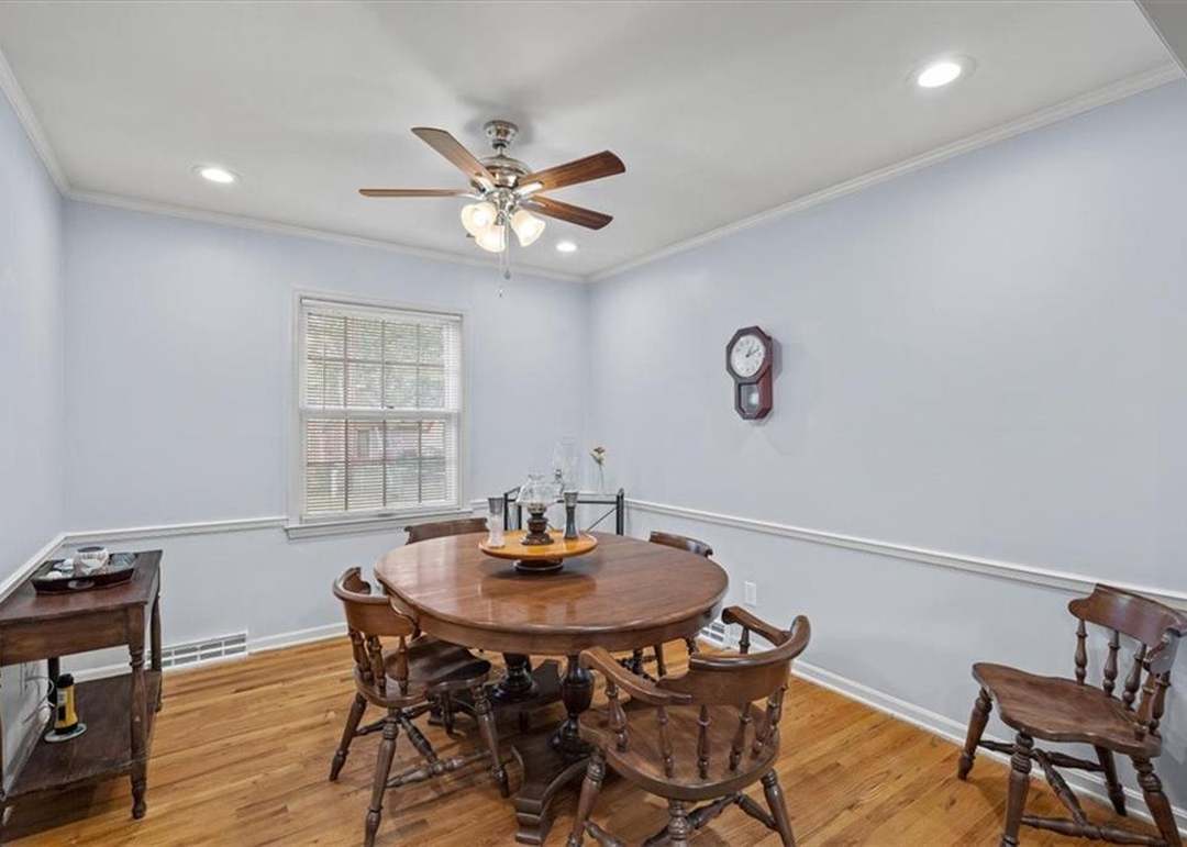 9812 Winslow Place — photo 10