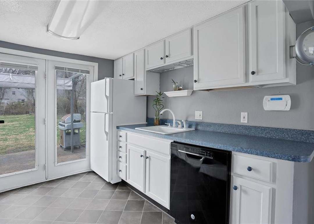 7838 SUMMIT Street — photo 6