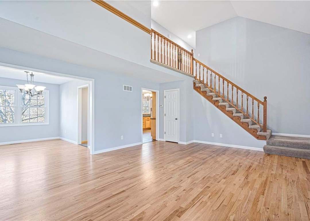 2116 NW Harbor Place — photo 2