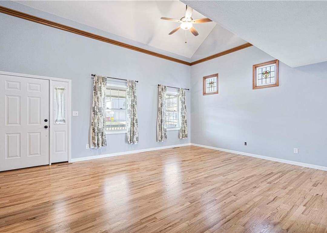 2116 NW Harbor Place — photo 16