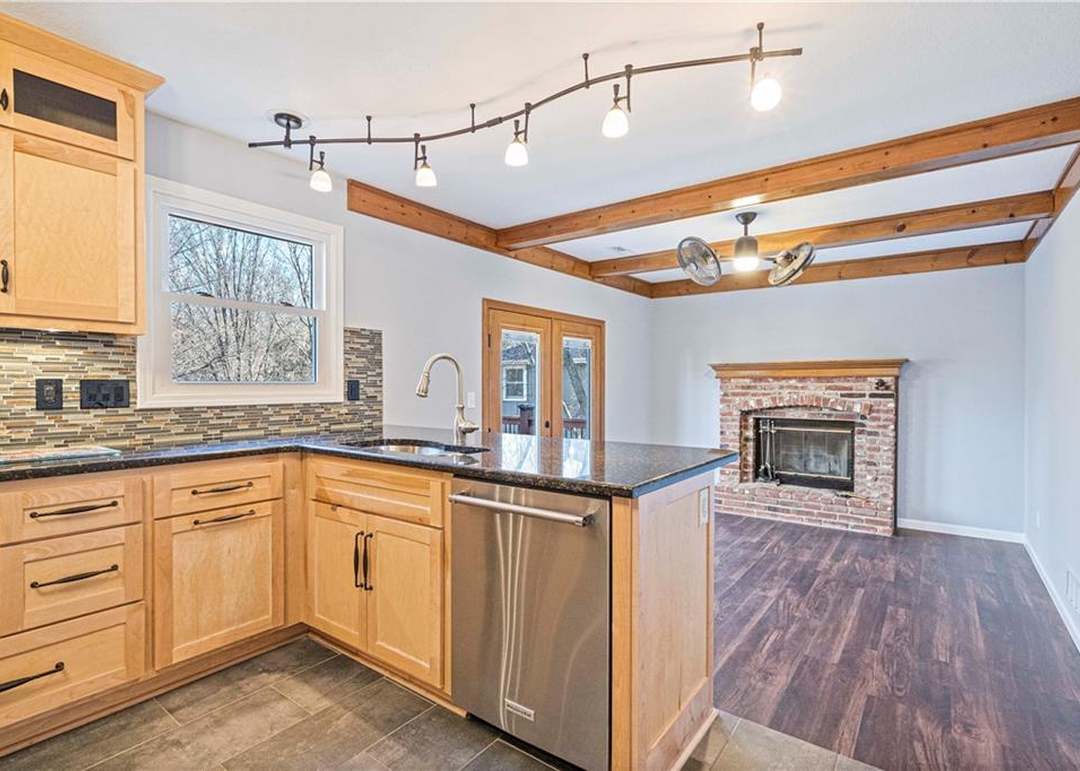2116 NW Harbor Place — photo 23