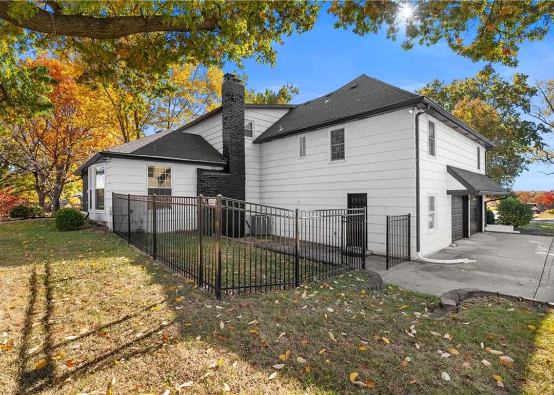 9504 W 106TH Street — photo 46
