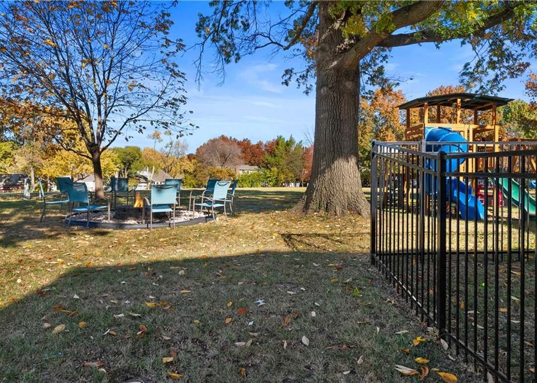 9504 W 106TH Street — photo 51