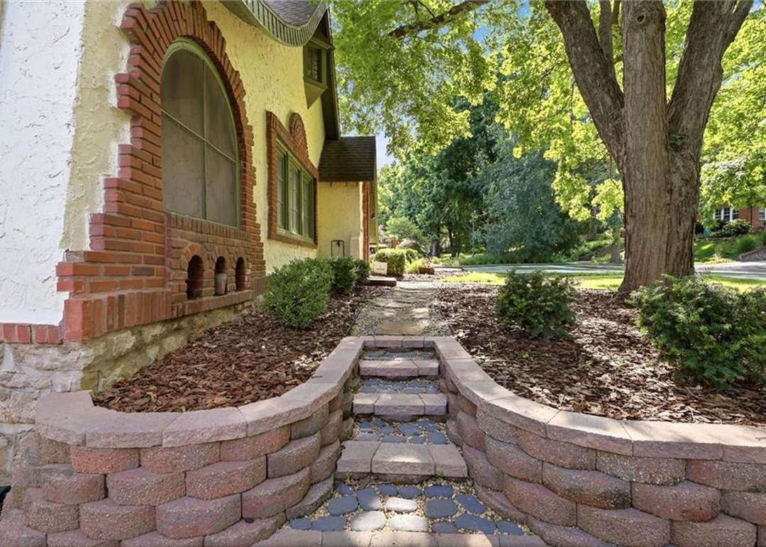 309 E Winthrope Road — photo 11