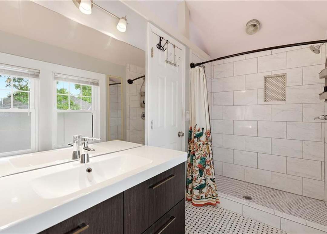 309 E Winthrope Road — photo 32