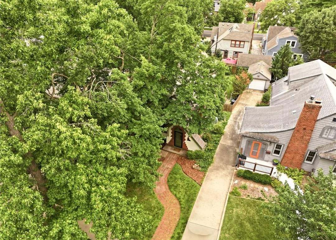 309 E Winthrope Road — photo 42
