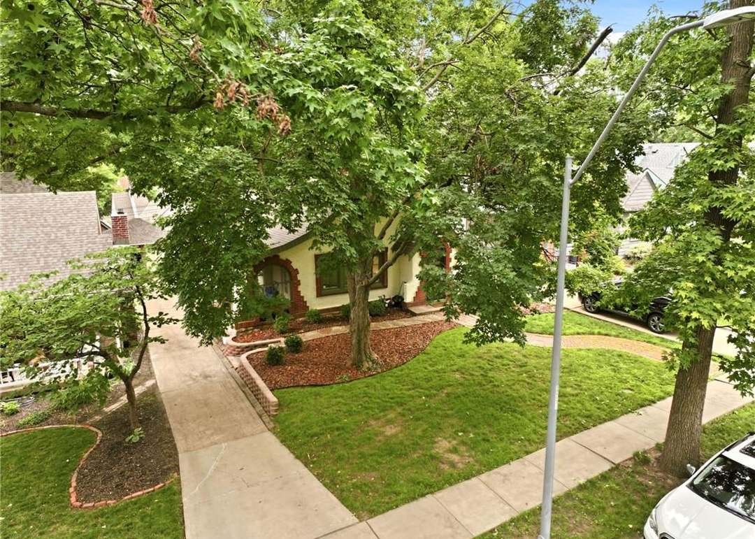 309 E Winthrope Road — photo 43