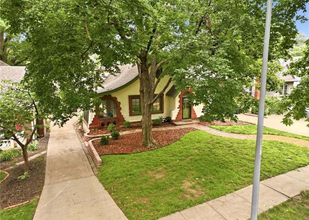 309 E Winthrope Road — photo 44