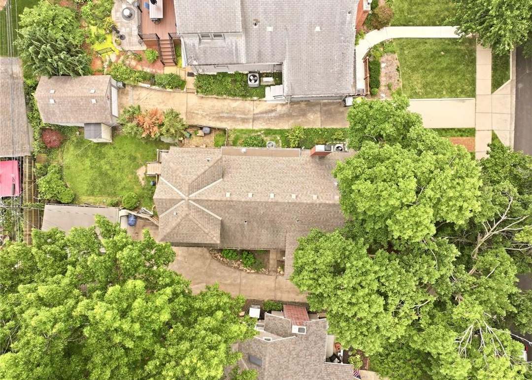 309 E Winthrope Road — photo 47