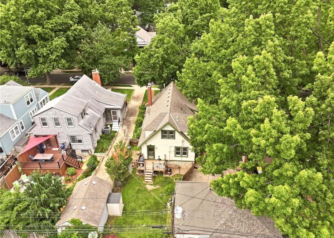309 E Winthrope Road — photo 49