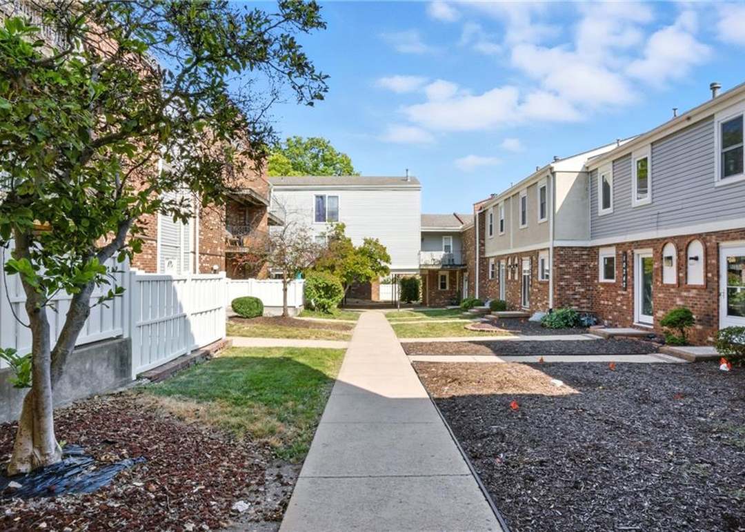 10242 W 96th Street — photo 10