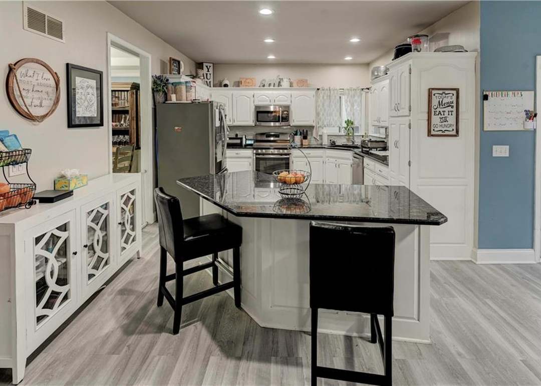 18890 W 117th Street — photo 11