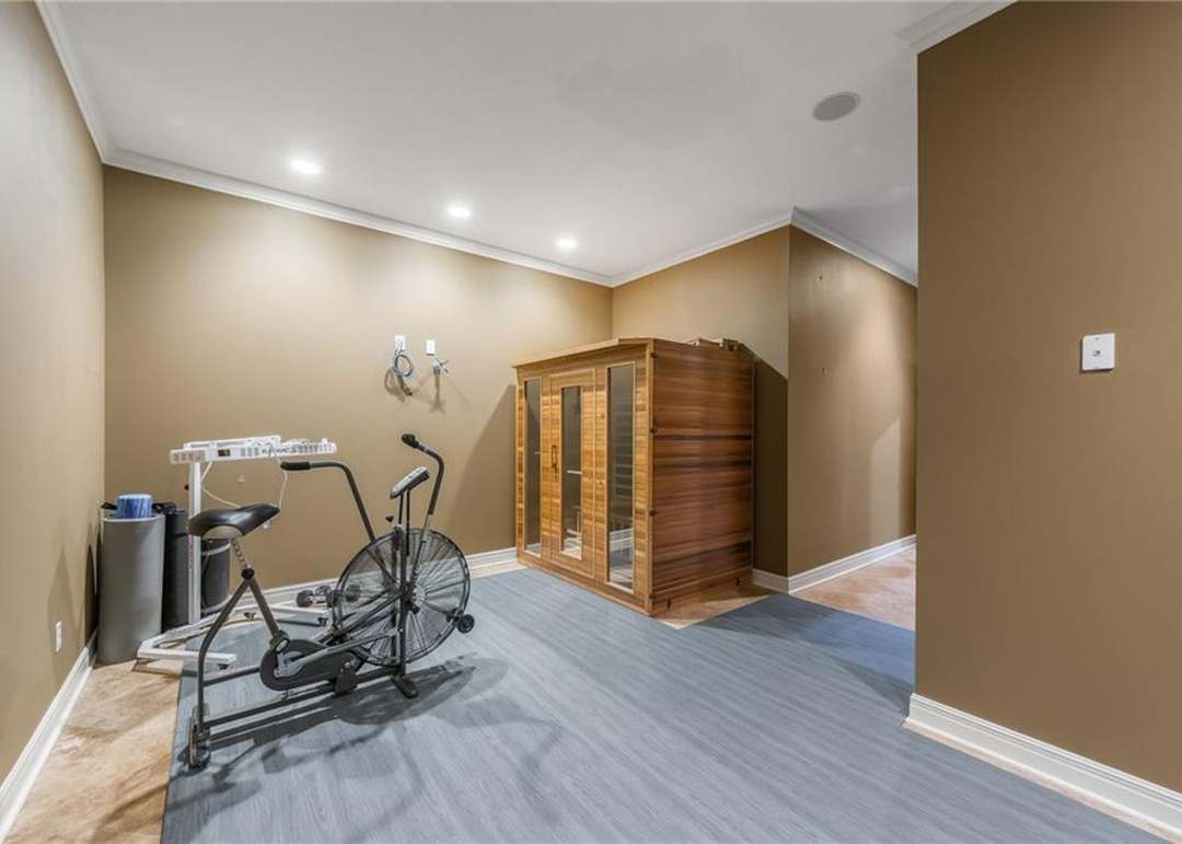 1105 Guinevere Drive — photo 3
