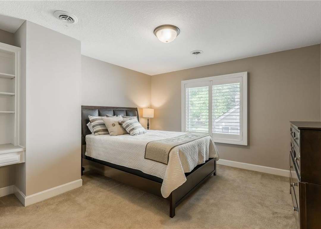 1105 Guinevere Drive — photo 4
