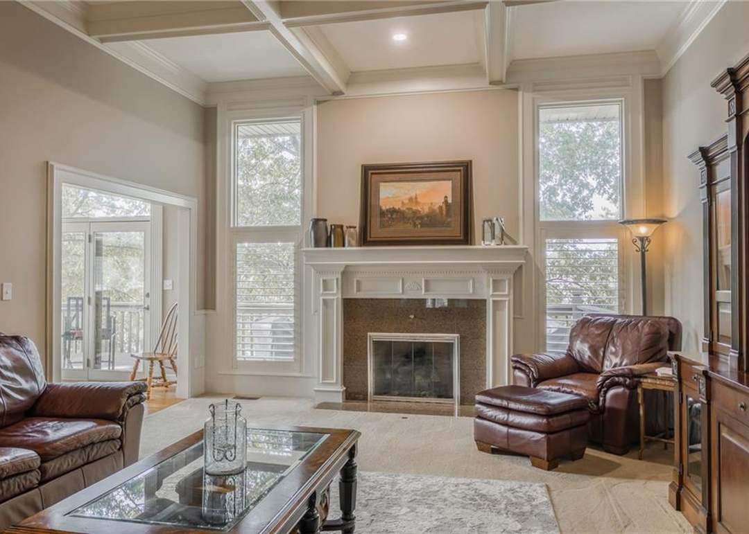 1105 Guinevere Drive — photo 6