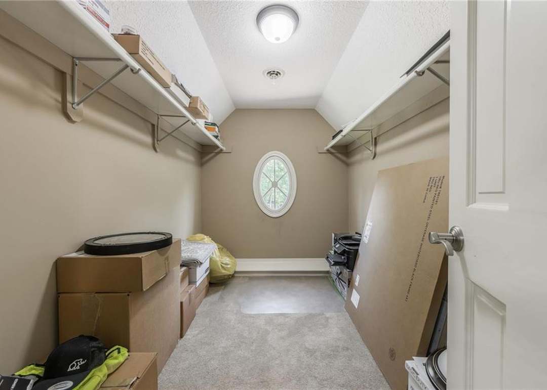1105 Guinevere Drive — photo 7