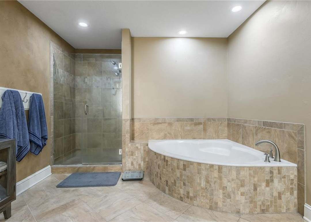 1105 Guinevere Drive — photo 28