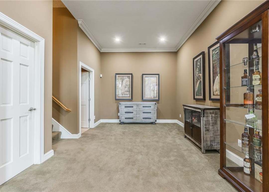 1105 Guinevere Drive — photo 39