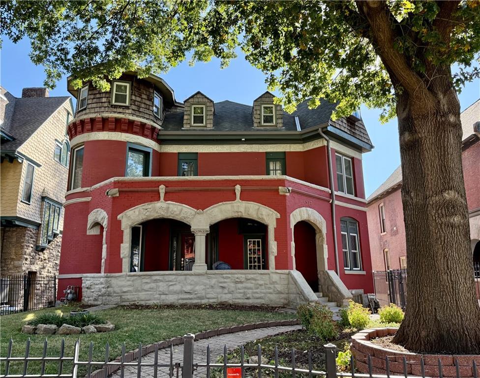 1837 Pendleton Avenue — photo 1