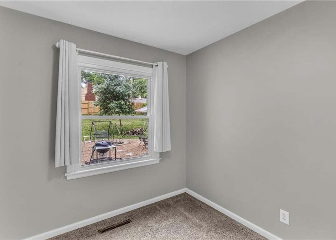 9206 Vaughn Avenue — photo 7