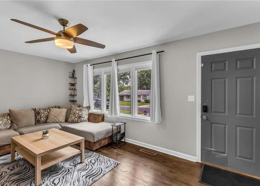 9206 Vaughn Avenue — photo 10