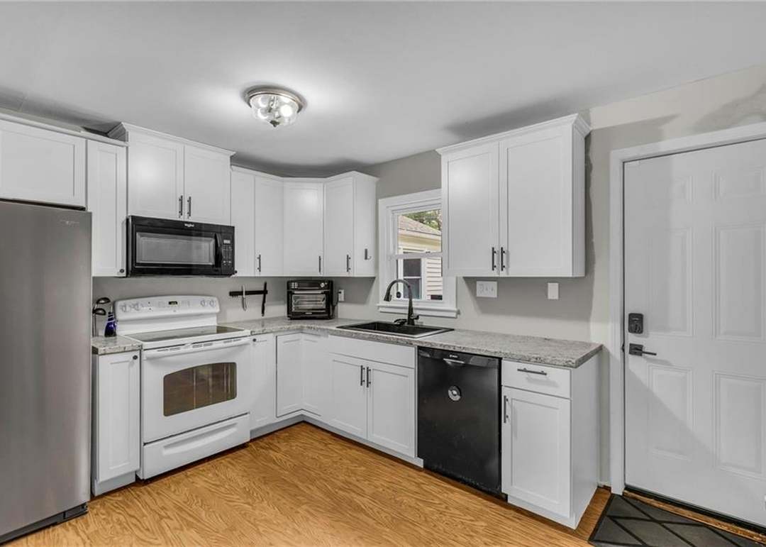 9206 Vaughn Avenue — photo 11