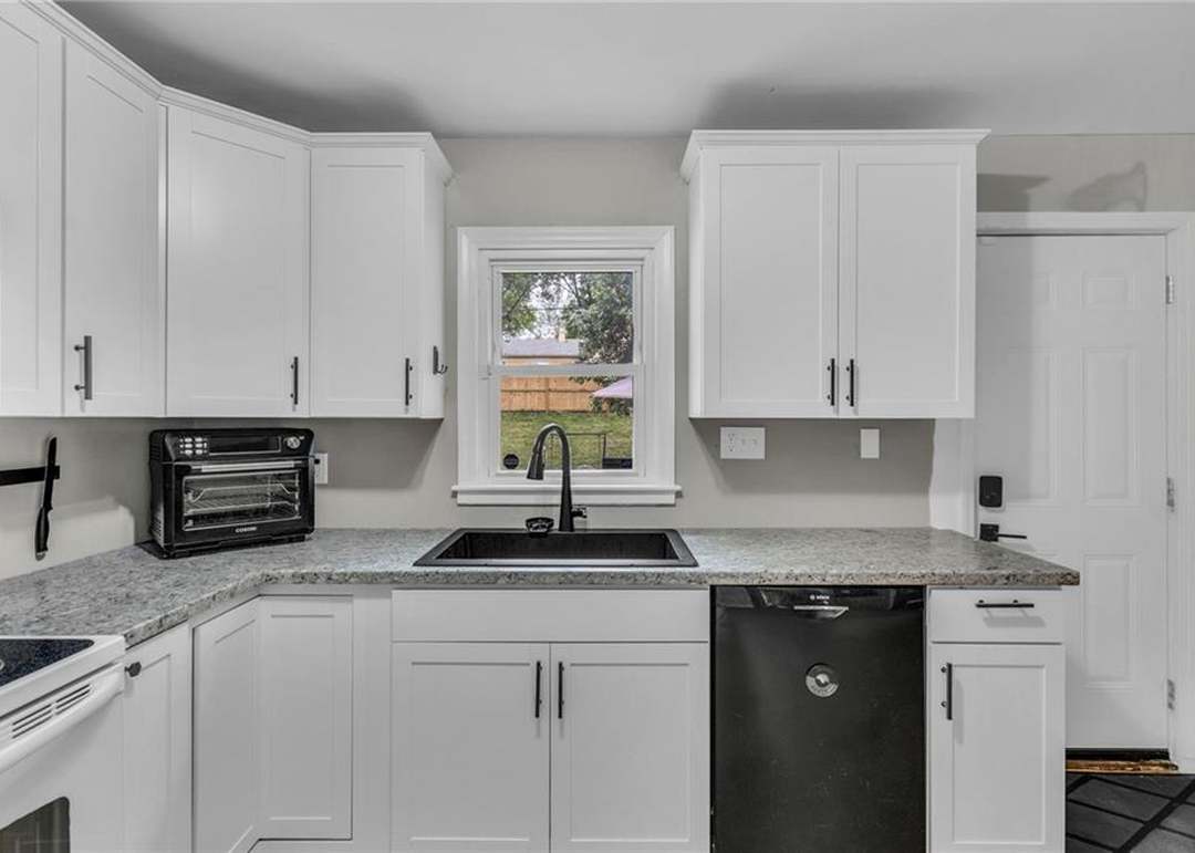 9206 Vaughn Avenue — photo 12
