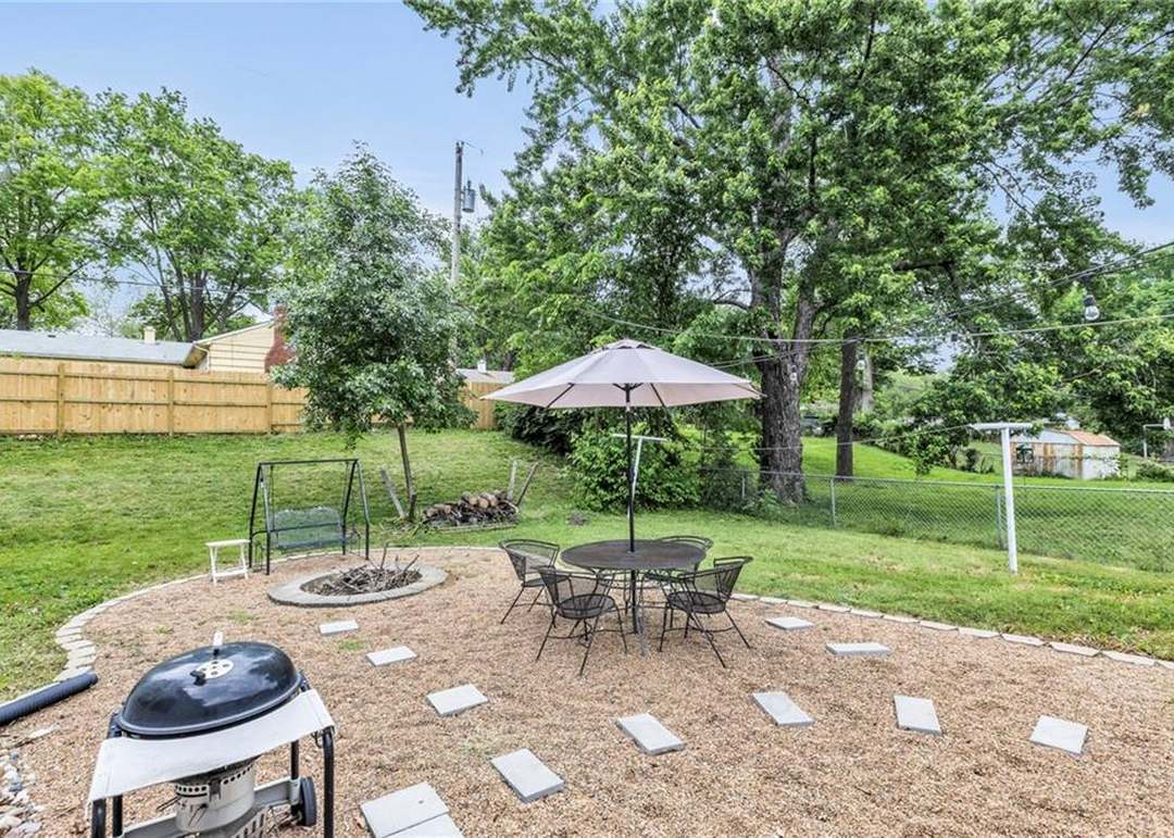 9206 Vaughn Avenue — photo 13