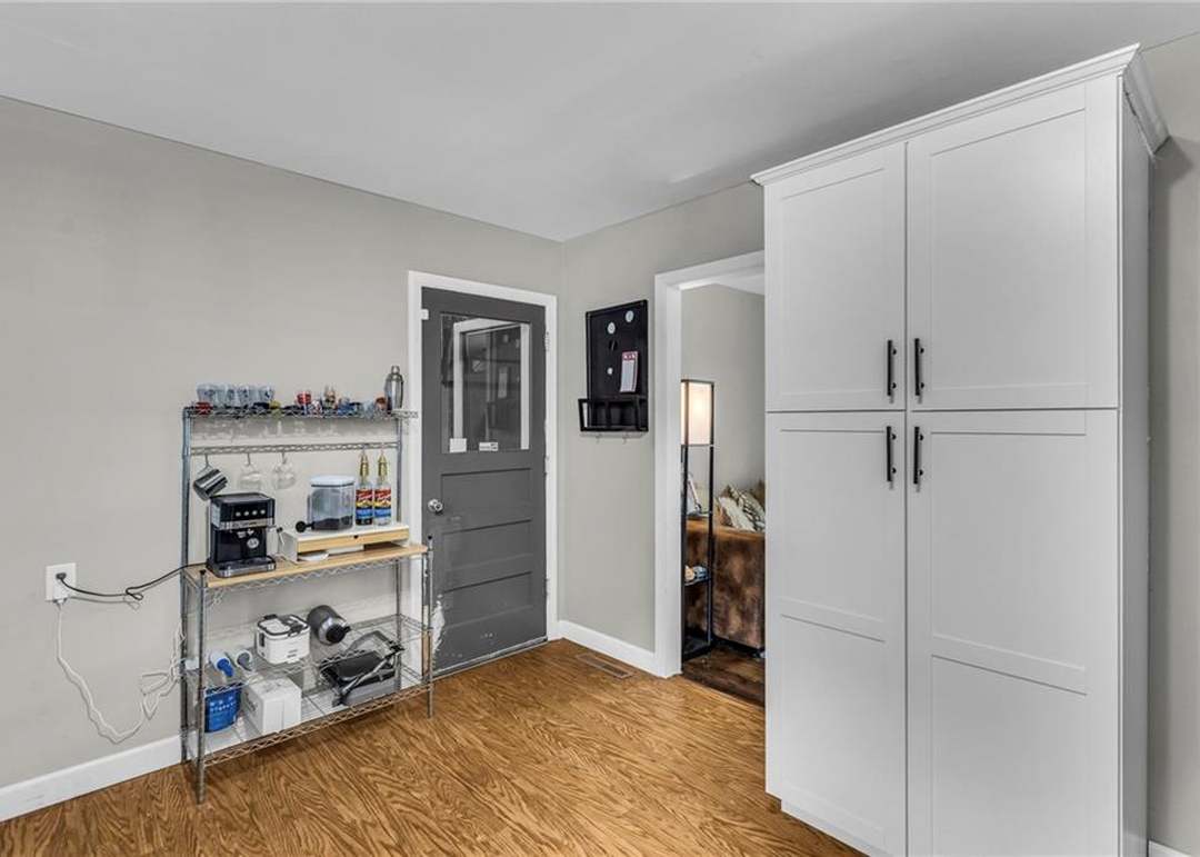 9206 Vaughn Avenue — photo 14
