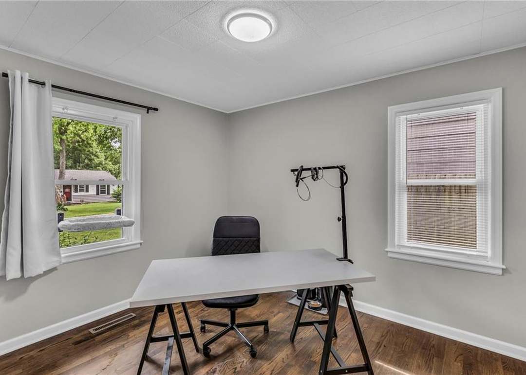 9206 Vaughn Avenue — photo 20