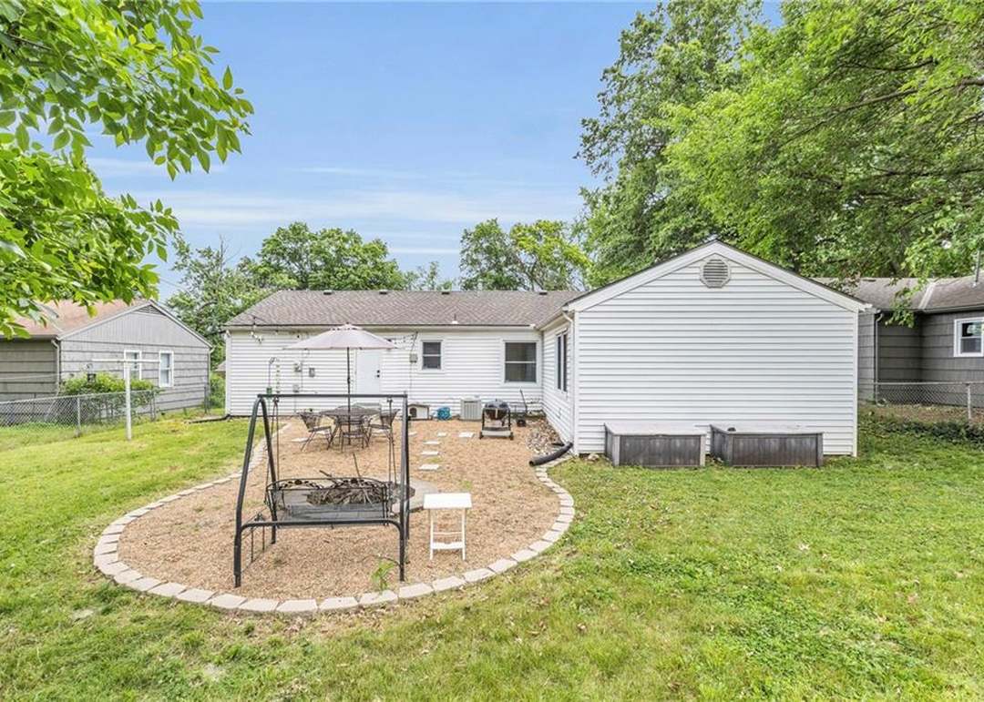 9206 Vaughn Avenue — photo 25