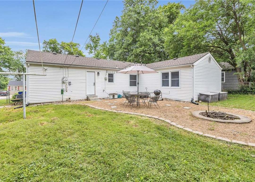 9206 Vaughn Avenue — photo 26