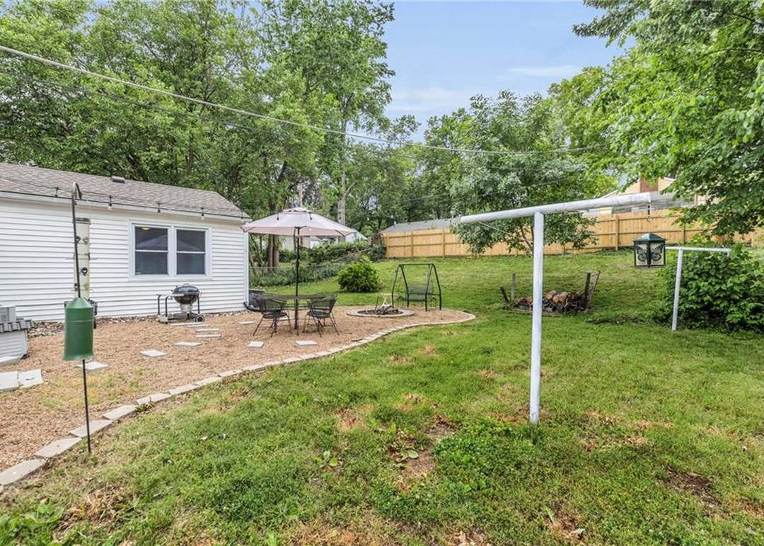 9206 Vaughn Avenue — photo 27
