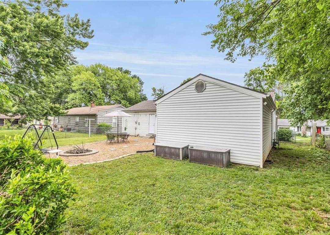 9206 Vaughn Avenue — photo 28