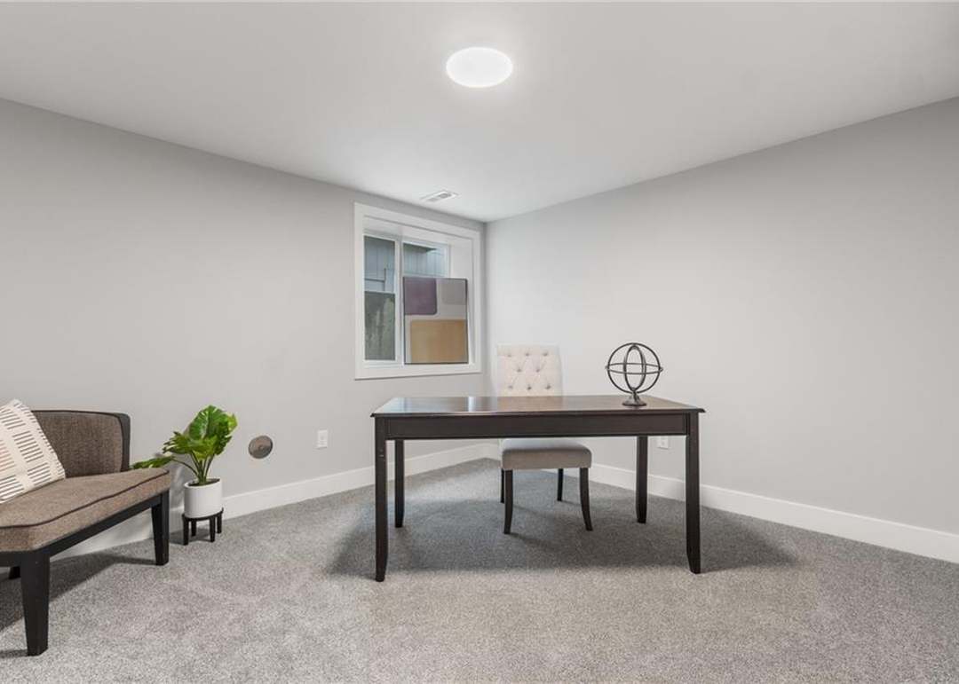1145 SW Whitby Drive — photo 3