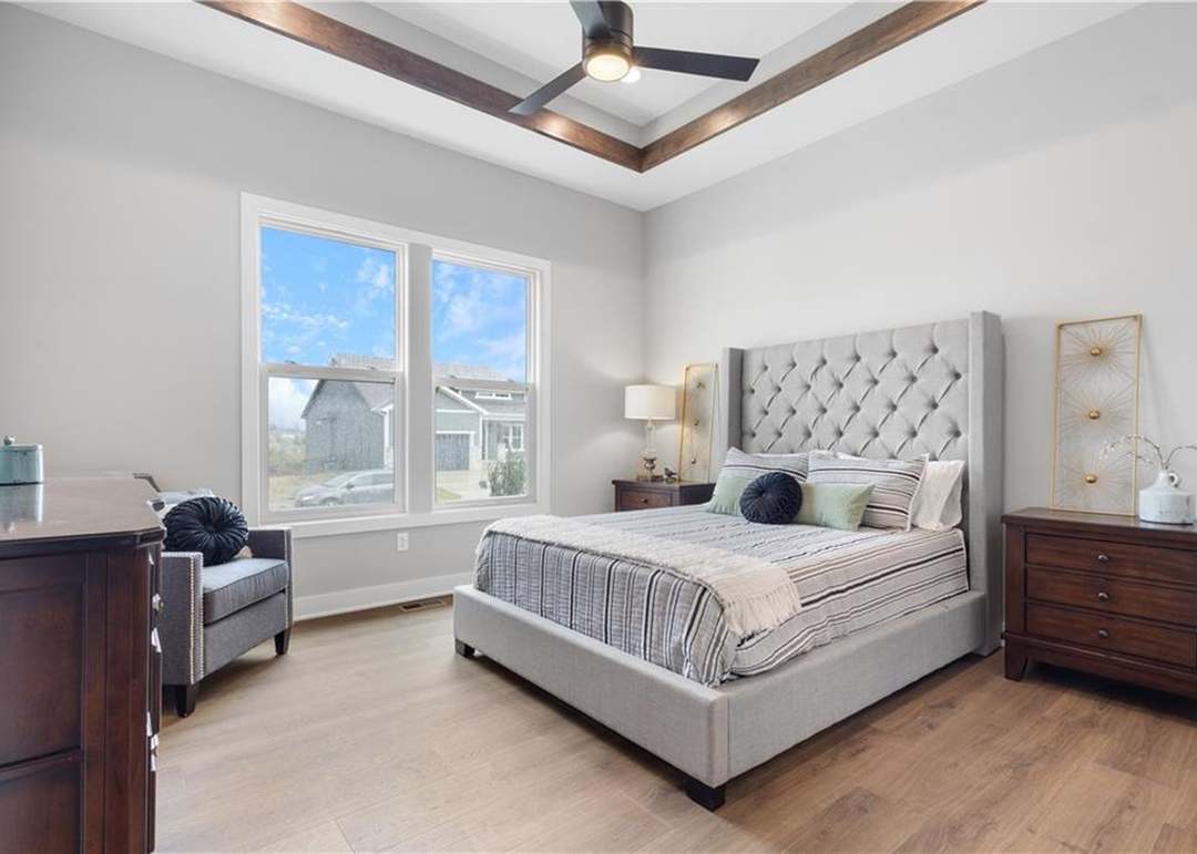 1145 SW Whitby Drive — photo 4