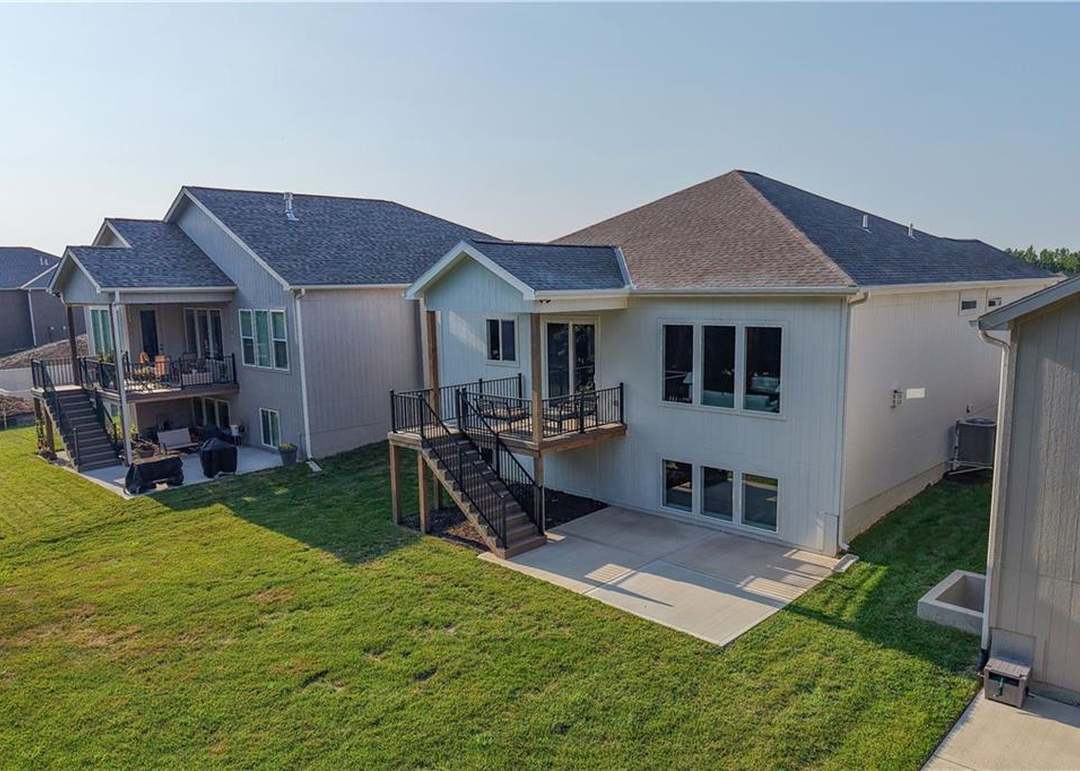 1145 SW Whitby Drive — photo 9