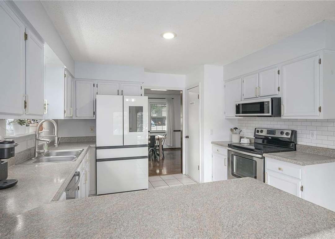 1205 S 103rd Street — photo 4