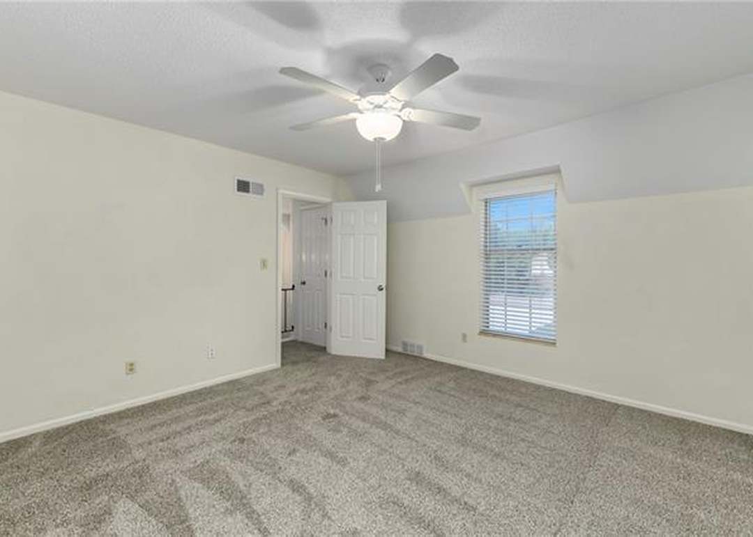 10221 ROBINSON Street — photo 5