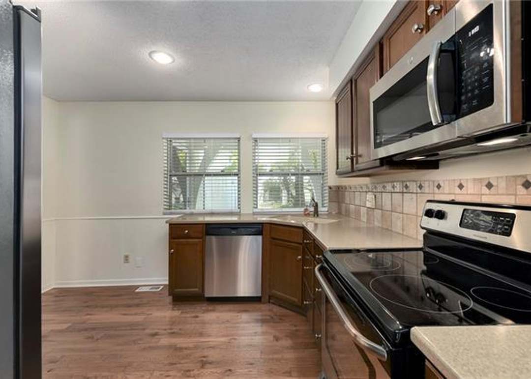10221 ROBINSON Street — photo 7