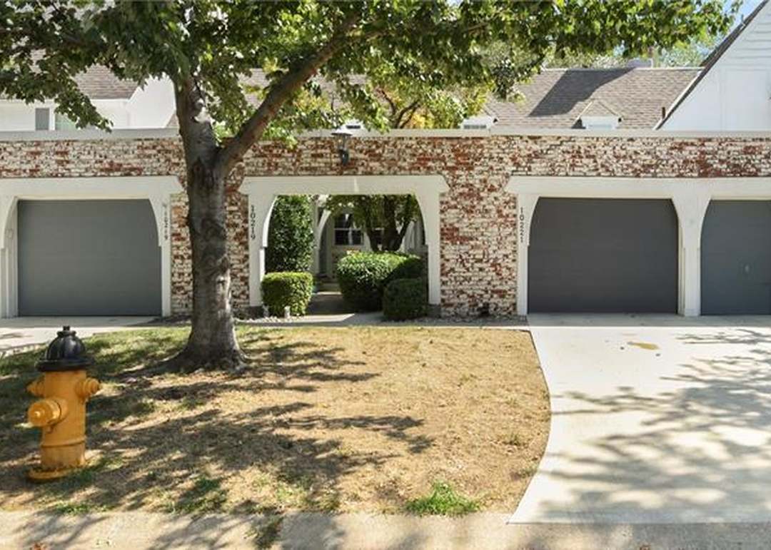 10221 ROBINSON Street — photo 9