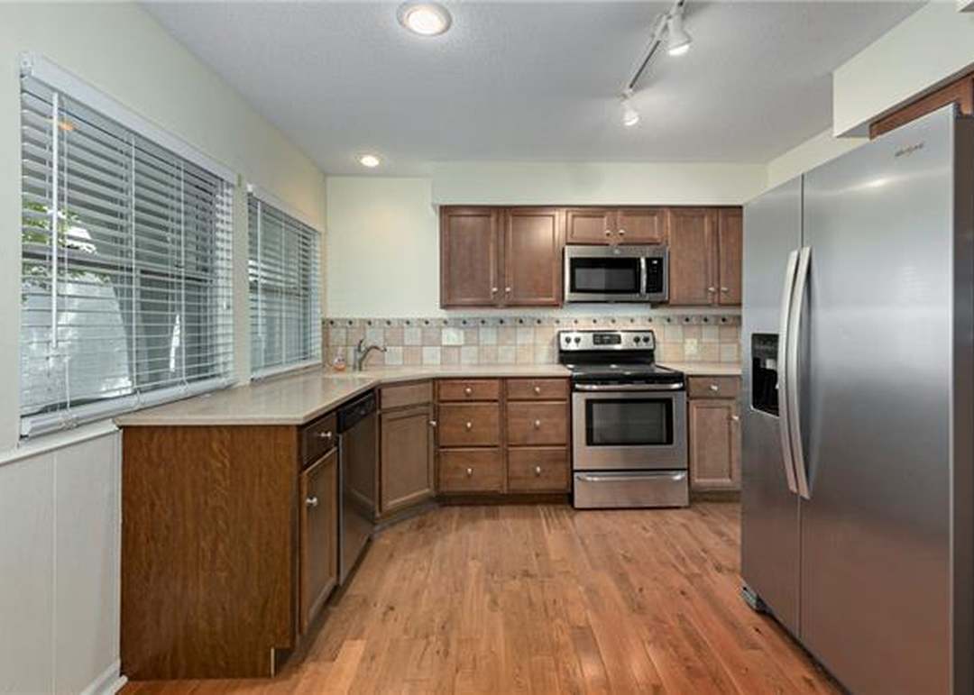 10221 ROBINSON Street — photo 16