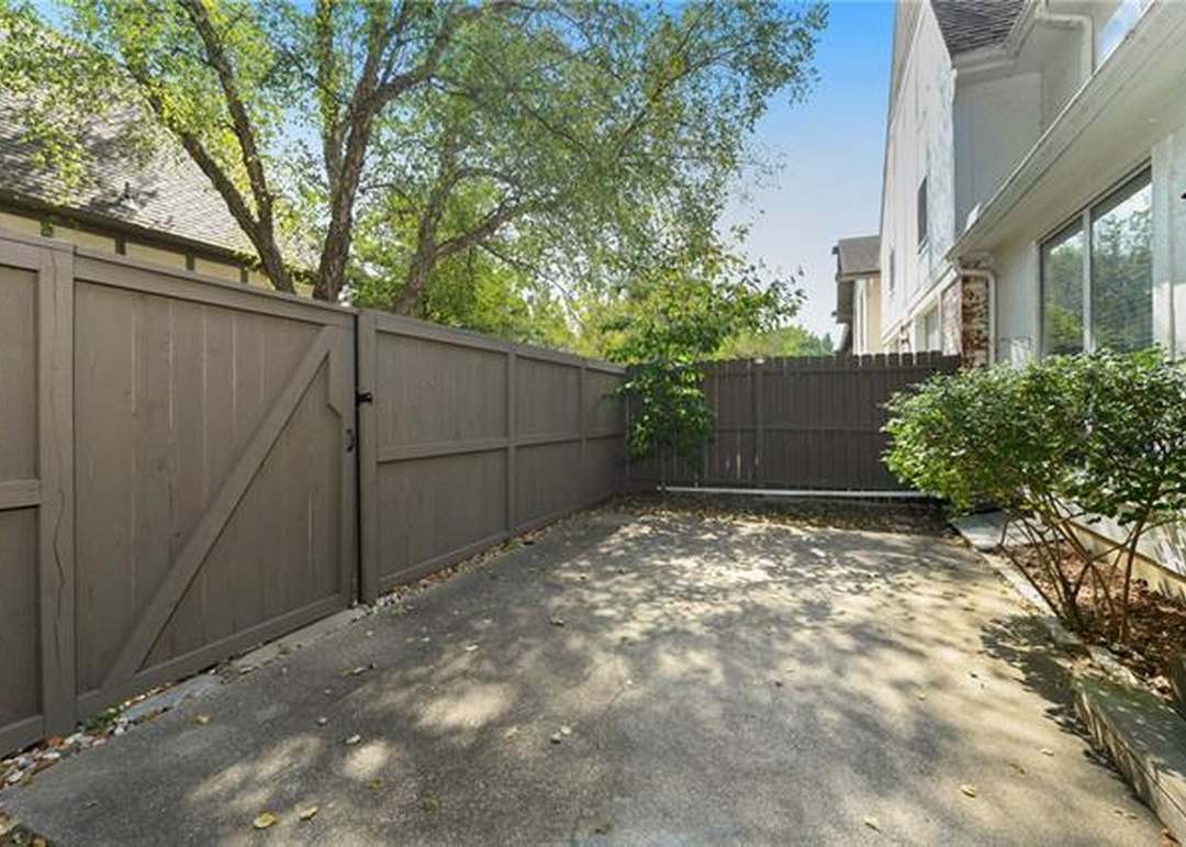 10221 ROBINSON Street — photo 27