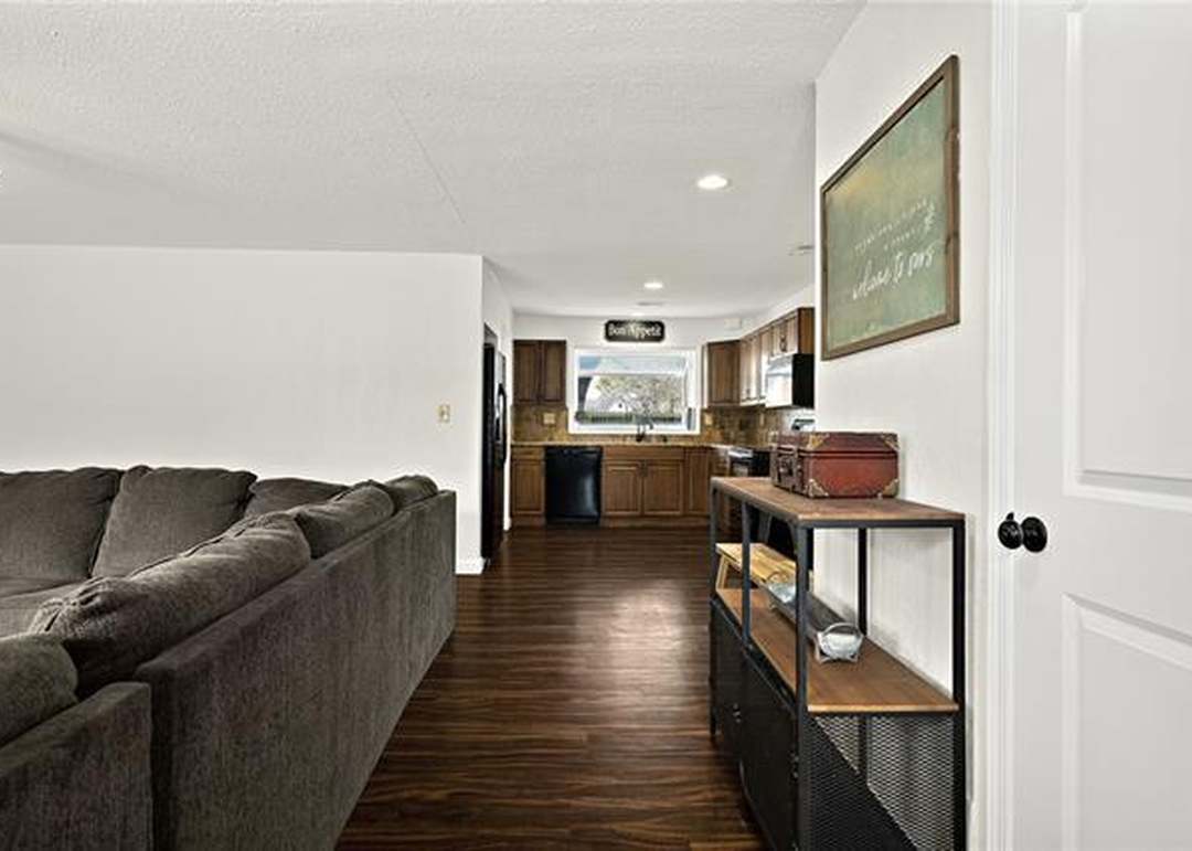 106 N Pine Street — photo 16
