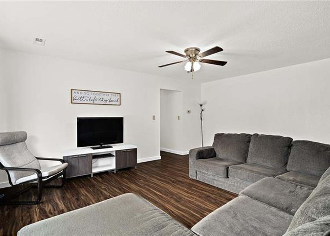 106 N Pine Street — photo 17