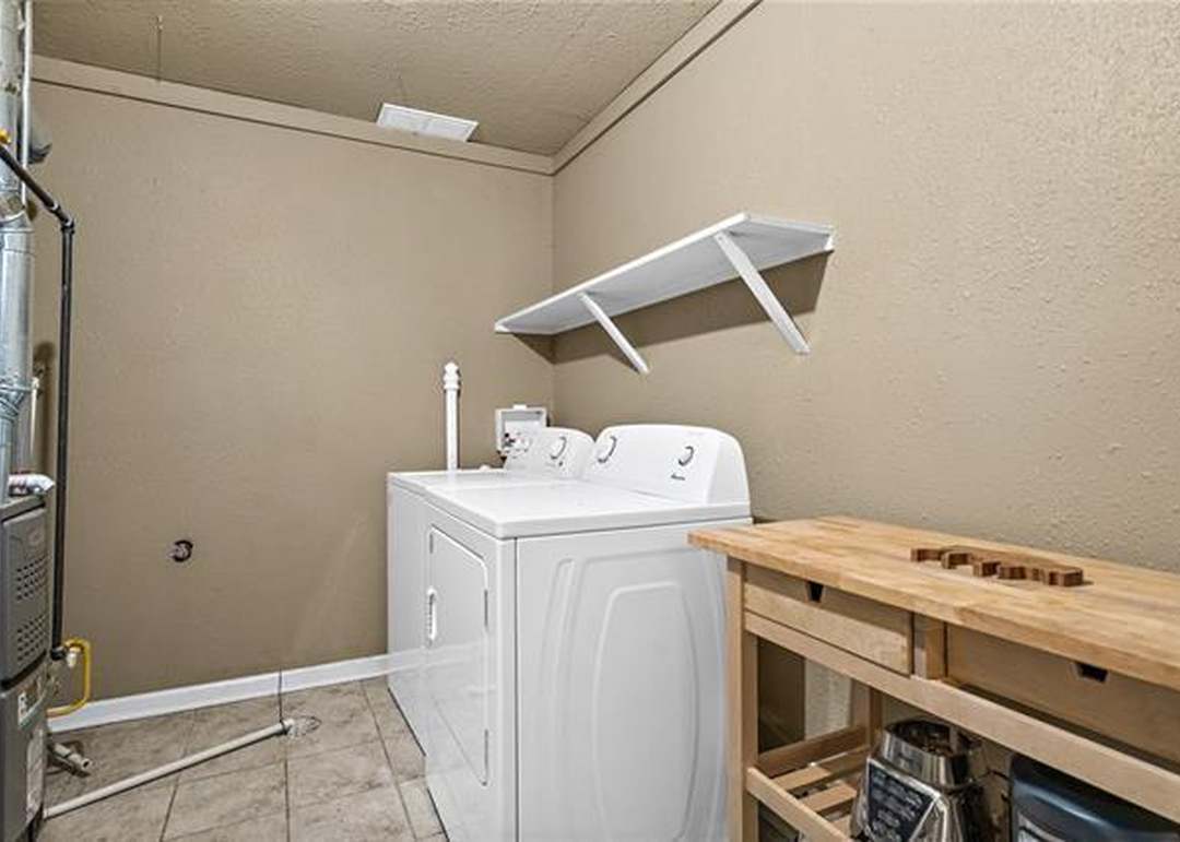 106 N Pine Street — photo 26