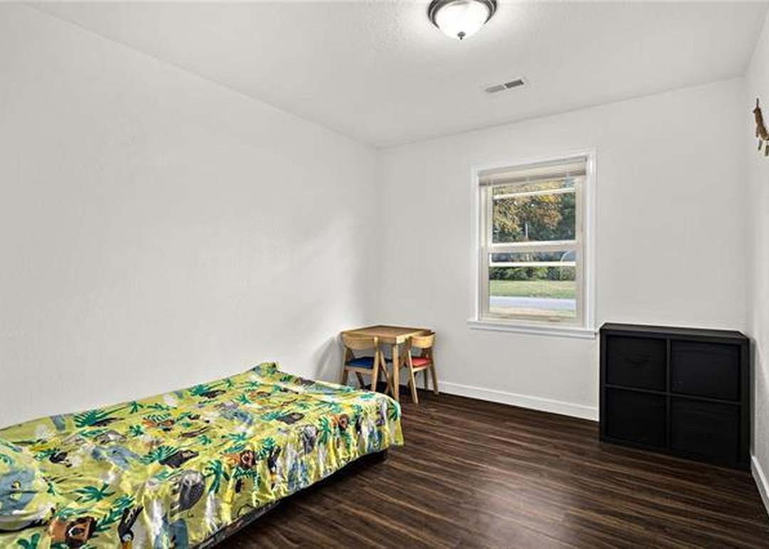 106 N Pine Street — photo 27
